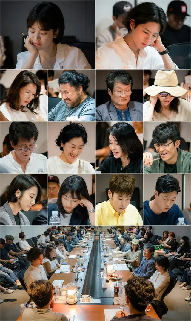 韓国女優ソン・ヘギョと俳優パク・ボゴムが夢の共演を果たすtvNの新水木ドラマ「ボーイフレンド」側は5日、初の台本リーディング現場の写真を公開した。（写真提供:OSEN）