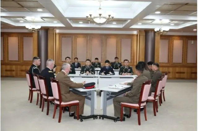 ＪＳＡの非武装化に向けた措置を話し合う南北と在韓国連軍司令部による３者協議体は板門店で２回目の会合を開いた。会合の様子（国防部提供）＝（聯合ニュース）