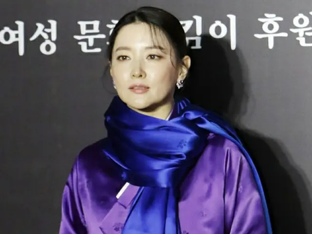 韓国女優イ・ヨンエが、シン・ヨンギュン芸術文化財団に1億ウォン（約1000万円）を寄付した。（提供:news1）