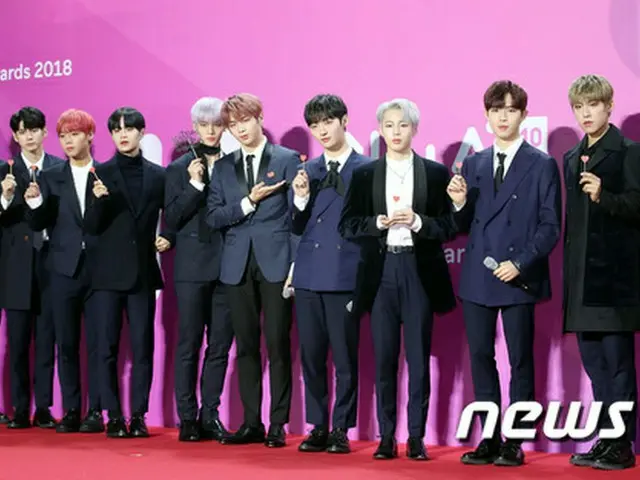 韓国ボーイズグループ「Wanna One」が、「2018 MelOn Music Awards」で大賞に該当するBest Record of the Yearを受賞した。（提供:news1）