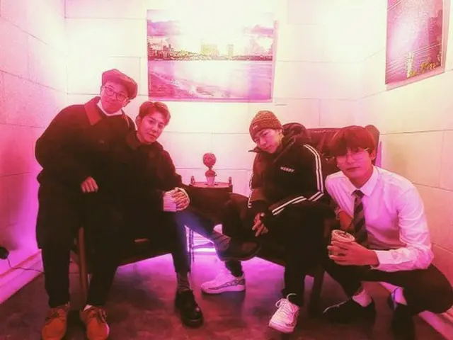 韓国ボーイズグループ「Block B」を脱退した歌手ジコが、久しぶりにメンバーたちと再会した。（写真提供:OSEN）