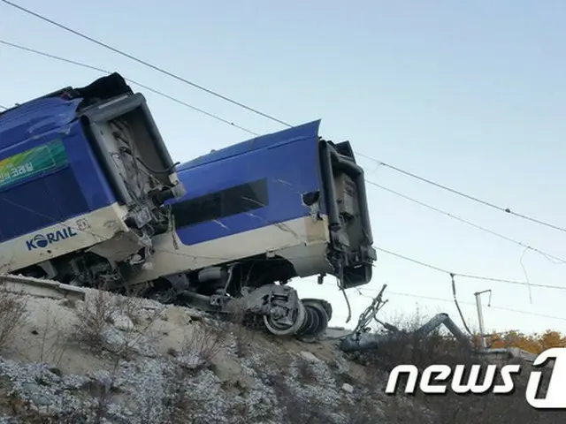 韓国高速鉄道（KTX）脱線事故、15人負傷