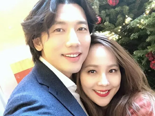 “いつの間に8回目”俳優キ・テヨン＆ユジン夫妻、クリスマスに甘い自撮り写真を公開（提供:OSEN）