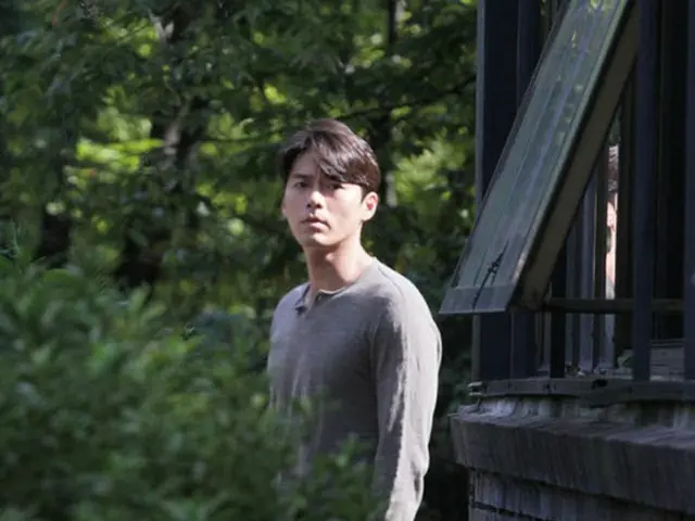 韓国俳優ヒョンビンの切ない眼差しで訴えかけるスチール写真が公開された。（提供:OSEN）