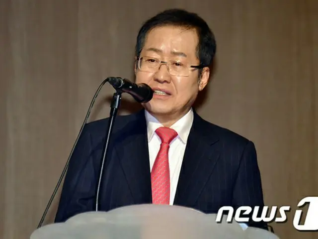 韓国・自由韓国党元代表、文大統領の弁当配達に“庶民コスプレ”と猛非難（提供:news1）
