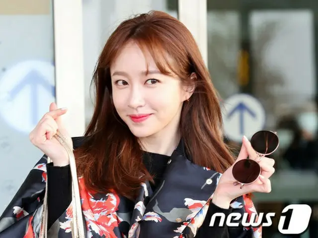 韓国ガールズグループ「EXID」のハニが、ファンから貰ったプレゼントを海外に持って行けないとわかった時に見せた反応が話題を呼んでいる。(写真提供:news1)