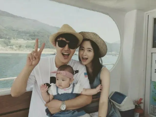 俳優ユン・サンヒョンが5年前の家族写真を公開した。（提供:OSEN）