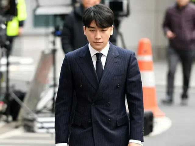 V.I（BIGBANG）引退宣言に日本ファンは「待ってる」… 韓国では冷たい反応 「欲しいなら、あげる」（画像提供:OSEN）