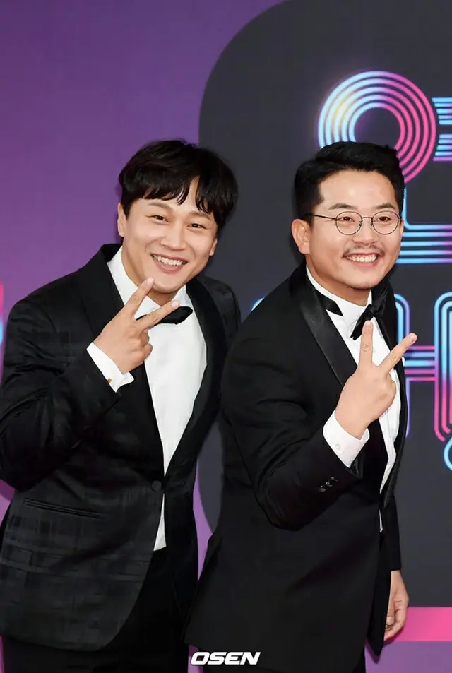 韓国俳優チャ・テヒョンとコメディアンのキム・ジュノ（43）の賭博疑惑について、二人がレギュラー出演しているバラエティ番組「1泊2日」制作陣は事実関係を確認している。（提供:OSEN）