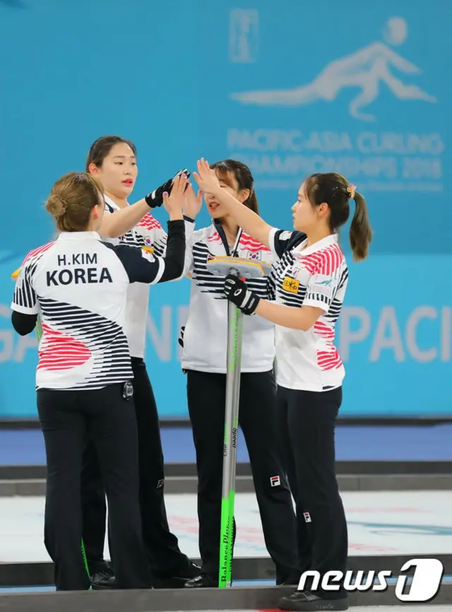 “リトルチームキム”韓国代表、11-4で日本に勝利＝世界女子カーリング選手権