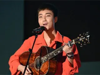 “チョン・ジュンヨングループチャットメンバー”歌手ロイ・キム、違法撮影写真の流布容疑で立件