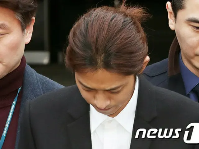 性行為を違法に撮影したものを流布した容疑で逮捕された歌手チョン・ジュンヨン（30）が起訴された。（提供:news1）
