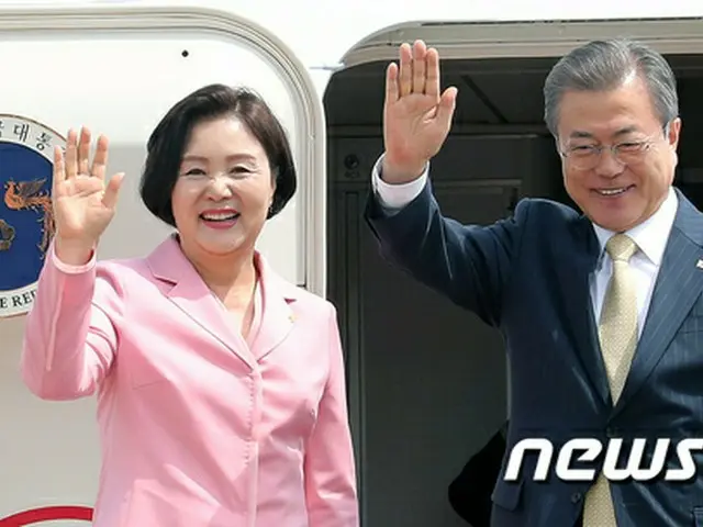 韓国の文在寅（ムン・ジェイン）大統領が7泊8日間のトルクメニスタン、ウズベキスタン、カザフスタンなどの3か国の歴訪日程を終えて23日、帰国の途に就いた。