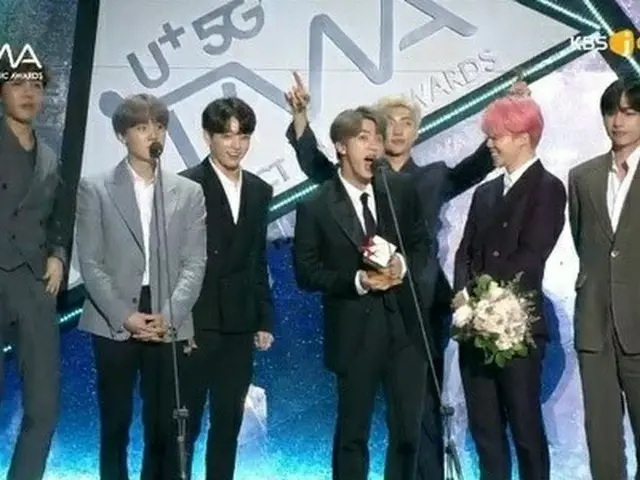 韓国ボーイズグループ「防弾少年団」、「Red Velvet」、「iKON」らが、「U+5G THE FACT MUSIC AWARDS」でことしのアーティスト賞を受賞した。（提供:news1）
