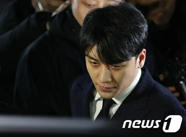 韓国警察が、性接待疑惑の歌手V.I（元BIGBANG、28）に対する逮捕状を申請する方針だという。（写真提供:news1）