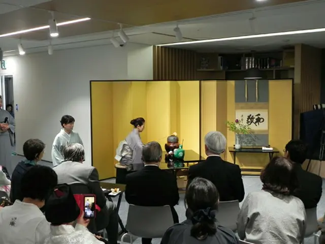 韓国・ソウルの光化門にある日中韓3か国協力事務局国際会議室で、茶道、生け花、古琴、香道を通じて、日本と中国、韓国の3カ国の伝統文化を交流させるイベントが24日に開催された。（提供:WoW！Korea）