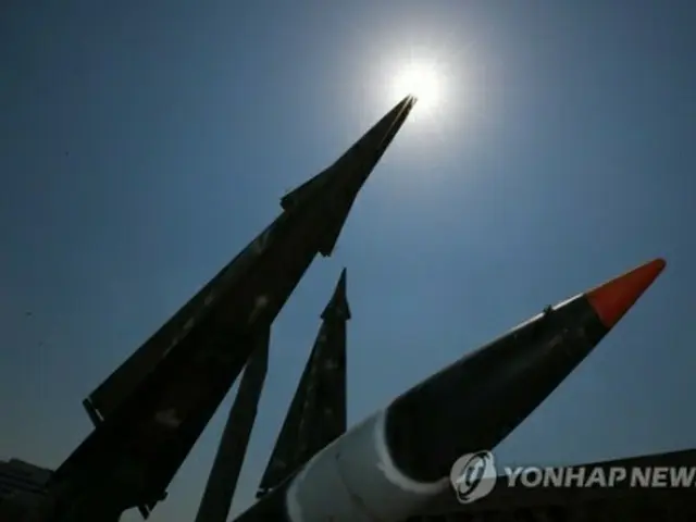 ソウル市内に展示されている北朝鮮のミサイルなどの飛翔体＝（聯合ニュース）