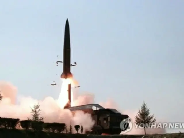 北朝鮮が公開した短距離ミサイルと推定される飛翔体の発射場面＝（朝鮮中央テレビ＝聯合ニュース）
