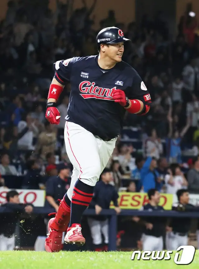 韓国プロ野球ロッテ・ジャイアンツのイ・デホ（李大浩、36）が、11年連続2ケタ本塁打を記録した。（提供:news1）