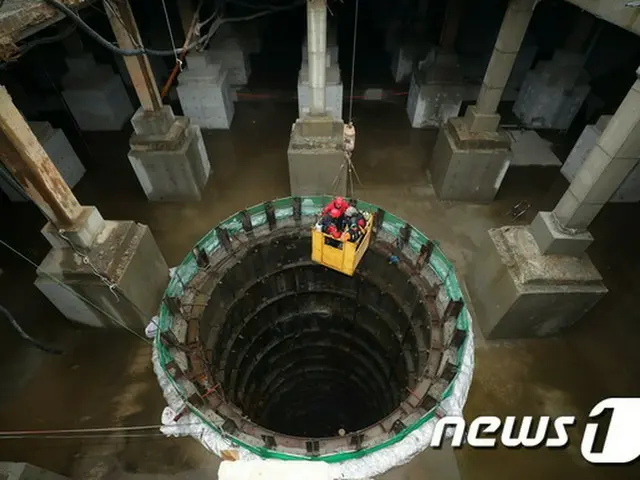 雨水ポンプ場内の地下排水トンネルの工事現場の作業員3人が、突然の豪雨によって自動で開いた水門からあふれた水に巻き込まれる事故が起きた。（提供:news1）