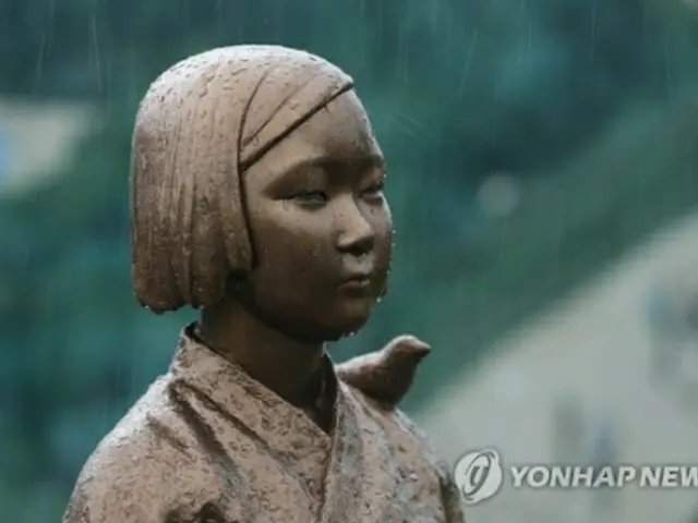 北朝鮮との軍事境界線に近い京畿道坡州市・臨津閣に設置された慰安婦被害者を象徴する「平和の少女像」（資料写真）＝１２日、坡州（聯合ニュース）
