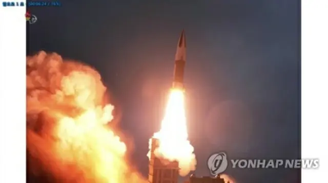 韓国軍合同参謀本部によると、北朝鮮は１６日朝、江原道・通川付近から朝鮮半島東の東海上に未詳の飛翔体を２回発射した。写真は北朝鮮が過去に発射した飛翔体発射の模様＝（聯合ニュース）≪転載・転用禁止≫
