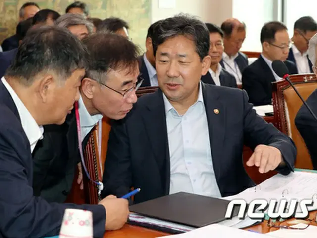 韓国のパク・ヤンウ文化体育観光部長官が21日、「2020年東京五輪」を控えて、日本でのトレーニングャンプ方針について「トレーニングキャンプは大韓体育会と話し、総合的に検討する」と述べた。（提供:news1）