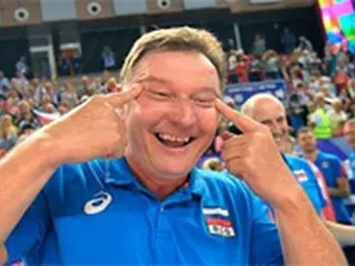 韓国戦後に“目を吊りあげるポーズ”ロシアバレー代表コーチ、3試合出場停止処分