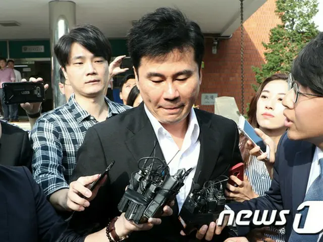 ヤン・ヒョンソク元YGエンターテインメント代表（49）が警察に出頭し、約23時間に渡って取り調べを受けた。（提供:news1）