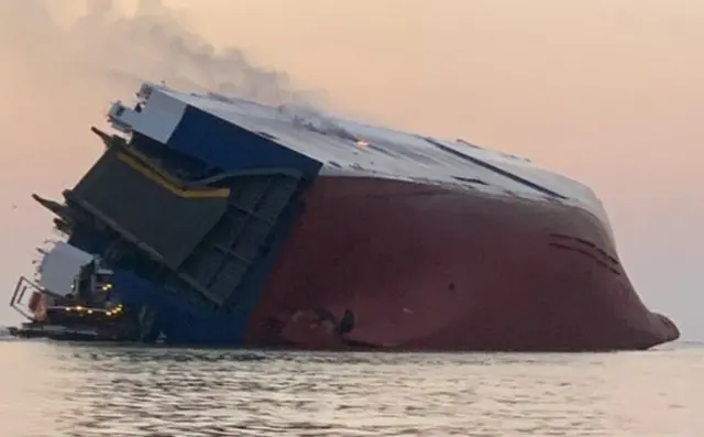 現代自グループの自動車運搬船、米海上で転覆（画像:news1）
