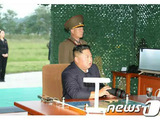 北朝鮮が前日（10日）金正恩（キム・ジョンウン）国務委員長（朝鮮労働党委員長）の現地指導のもと、超大型放射砲試験射撃再び行ったと労働新聞が11日、報道した。