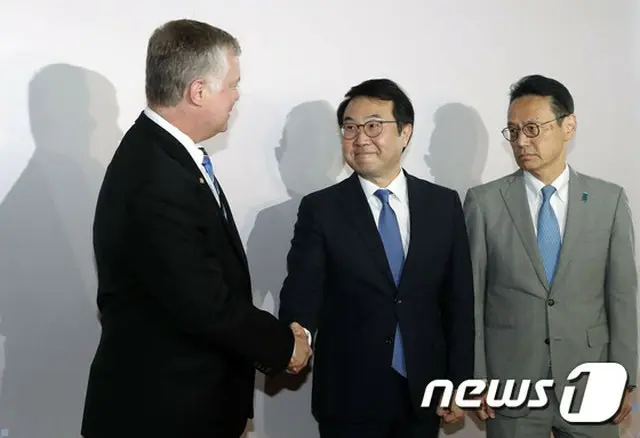 米朝実務交渉再開を控えて24日（現地時間）、米ニューヨークで日米韓の北朝鮮核交渉首席代表が会談し、3か国間の協力法案について協議した。（提供:news1）