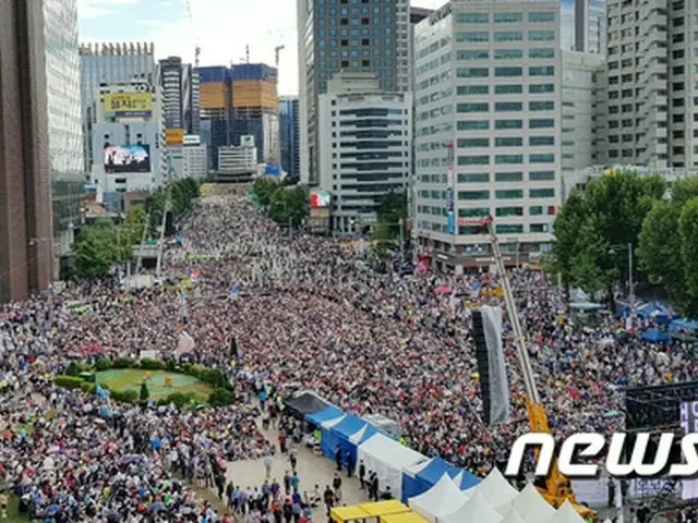 韓国最大野党、韓国法相の弾劾叫び大規模集会を決行（画像:news1）