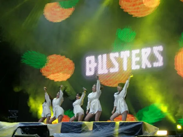 ショーケースに出演して注目を浴びたガールズグループ「BUSTERS」（提供:WoW！Korea）