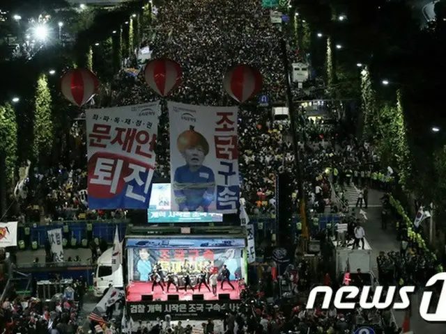 5日午後、ソウルで開かれた“第8次　司法積弊清算のための大規模ろうそく文化祭”（提供:news1）