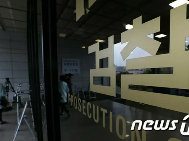 韓国検察が8日、チョ・グク法務部（法務省に相当）長官の妻チョン・ギョンシム東洋大教授を3回目の召喚し、取り調べをしている。（提供:news1）