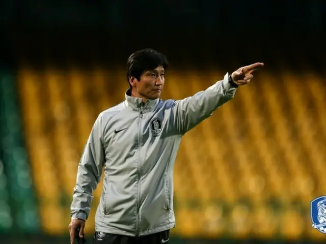 チョン・ジョンヨン監督が率いるU-18男子韓国代表チームがタイ・バンコクで開かれた国際大会でウズベキスタンU-19代表チームに完勝した。（提供:news1）