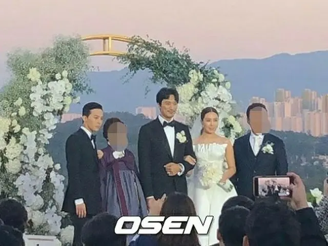 除隊を控えたG-DRAGON（BIGBANG）も参列、実姉クォン・ダミと俳優キム・ミンジュンの結婚式の写真を入手（提供:OSEN）