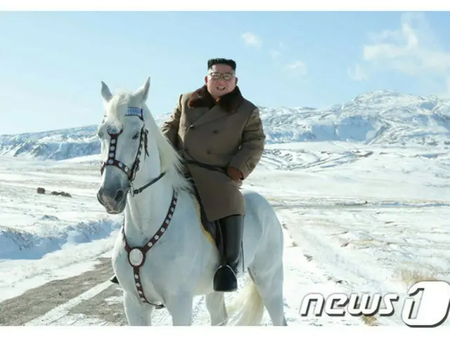 北朝鮮の金正恩（キム・ジョンウン）国務委員長が“革命の聖地”とされる白頭山と両江道三池淵郡の建設現場を訪問したと朝鮮中央通信が16日、報道した。（提供:news1）