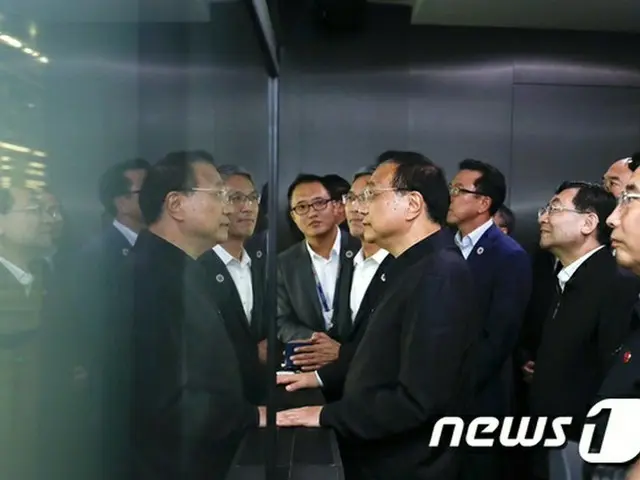 中国の李克強首相が14日、中国山西省西安にあるサムスン電子の半導体工場を訪問した（提供:news1）