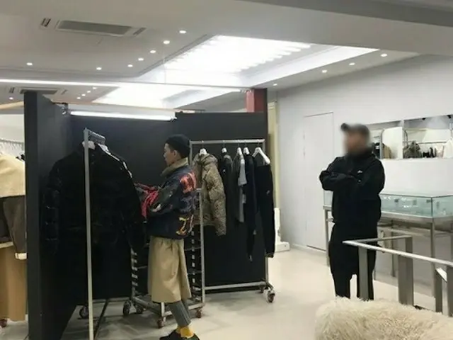 G-DRAGON、除隊後さっそく高いファッション性を披露、姉のアパレルショップに訪問（提供:news1）
