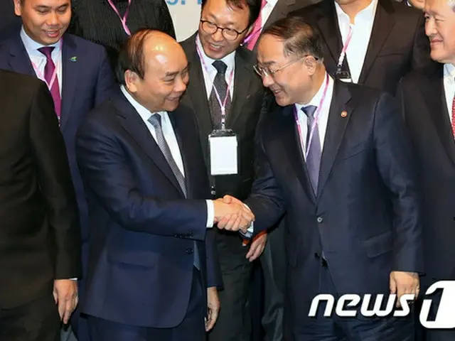 韓国の洪楠基（ホン・ナムギ）経済副首相兼企画財政部長官は28日「韓国とベトナムのスピード感のある協力を通じて、協力のゴールデンタイムを逃してはならない」と強調した。（提供:news1）