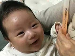 【トピック】カン・ギョンジュン＆チャン・シニョン夫妻が公開した生後2か月の次男の愛らしい笑顔に“キュンキュン”