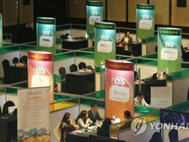 11月にソウル市内のホテルで開かれた外国人投資企業の就職相談会（資料写真）＝（聯合ニュース）