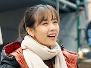 女優チョ・ユンヒ、ドラマ撮影現場のビハインドカット…寒波にも負けない演技の情熱