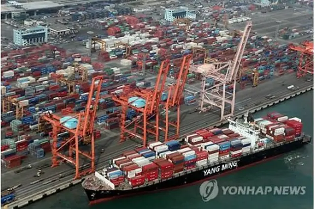 来年の輸出はプラス転換が期待される。韓国の貿易港（資料写真）＝（聯合ニュース）