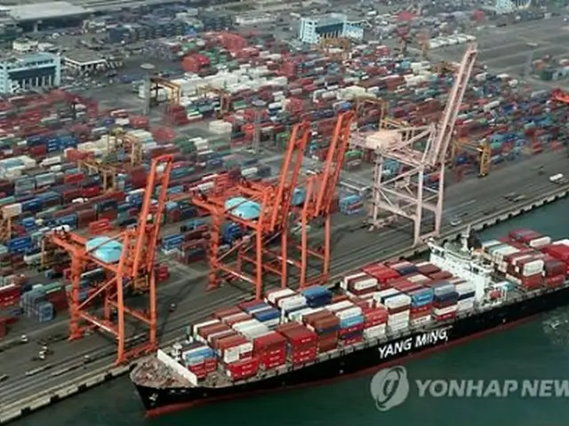 来年の輸出はプラス転換が期待される。韓国の貿易港（資料写真）＝（聯合ニュース）