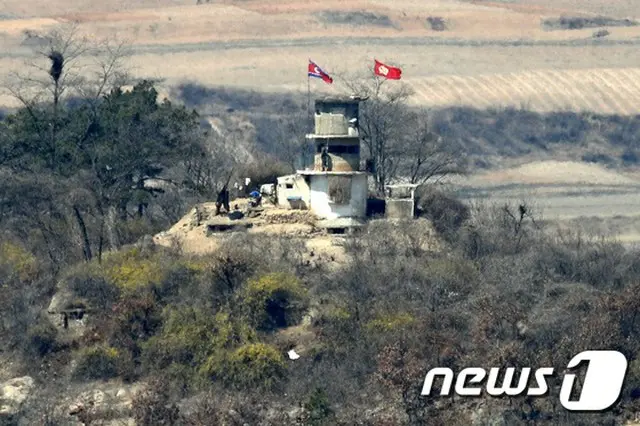 3日、韓国パジュ市の展望台から見える北朝鮮の軍人（提供:news1）