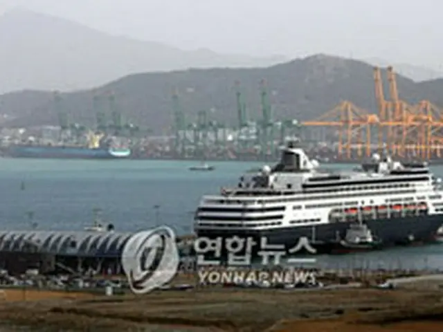 釜山港の国際クルーズ船ターミナル＝（聯合）