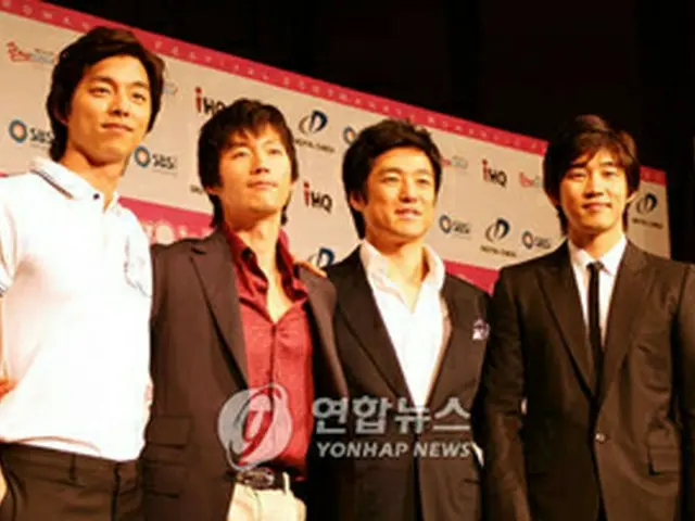 左からコン・ユ、チャン・ヒョク、チ・ジニ、ユン・ゲサン＝29日、東京（聯合）